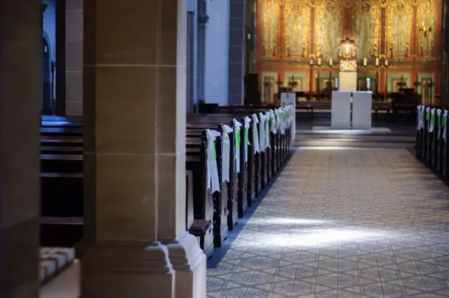 Co symbolizuje paschał i kiedy go zapalamy?